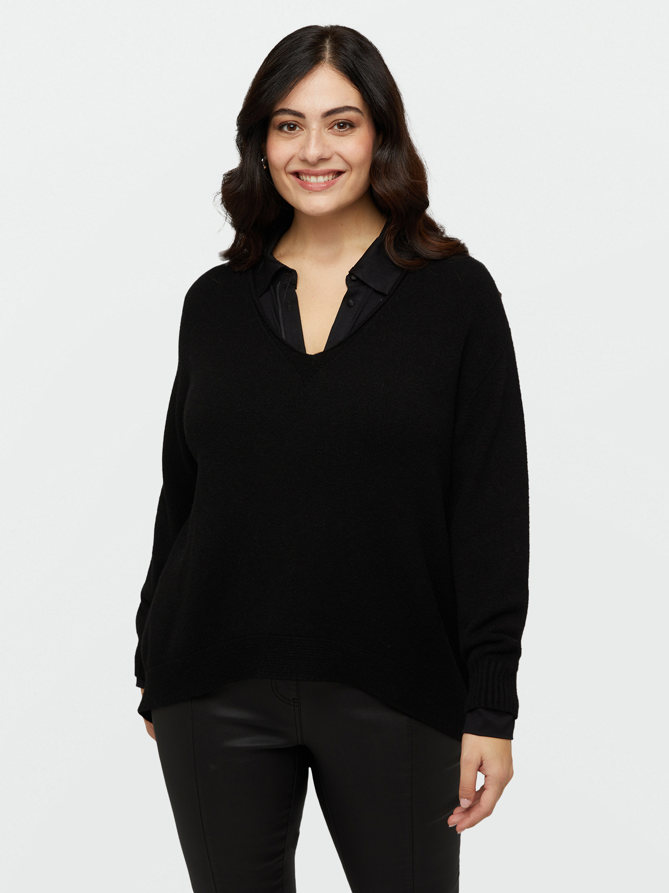 Pullover mit V-Ausschnitt und asymmetrischem Design image number 0