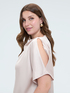 Blusa de raso con escote barco y cut-out image number 3