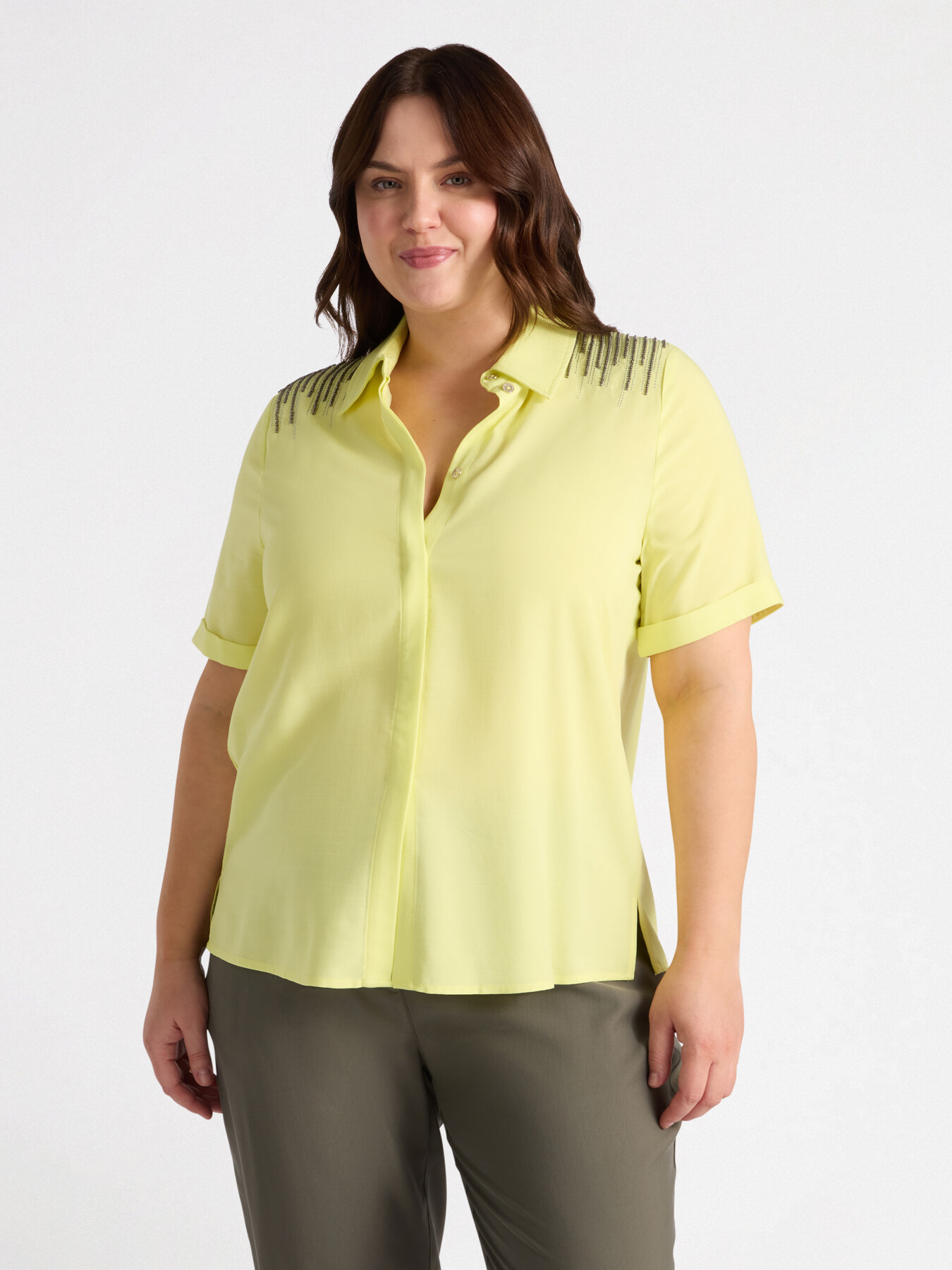 Embroidered short-sleeved shirt image number 1