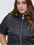 Reversible short-sleeve puffer jacket image number 2