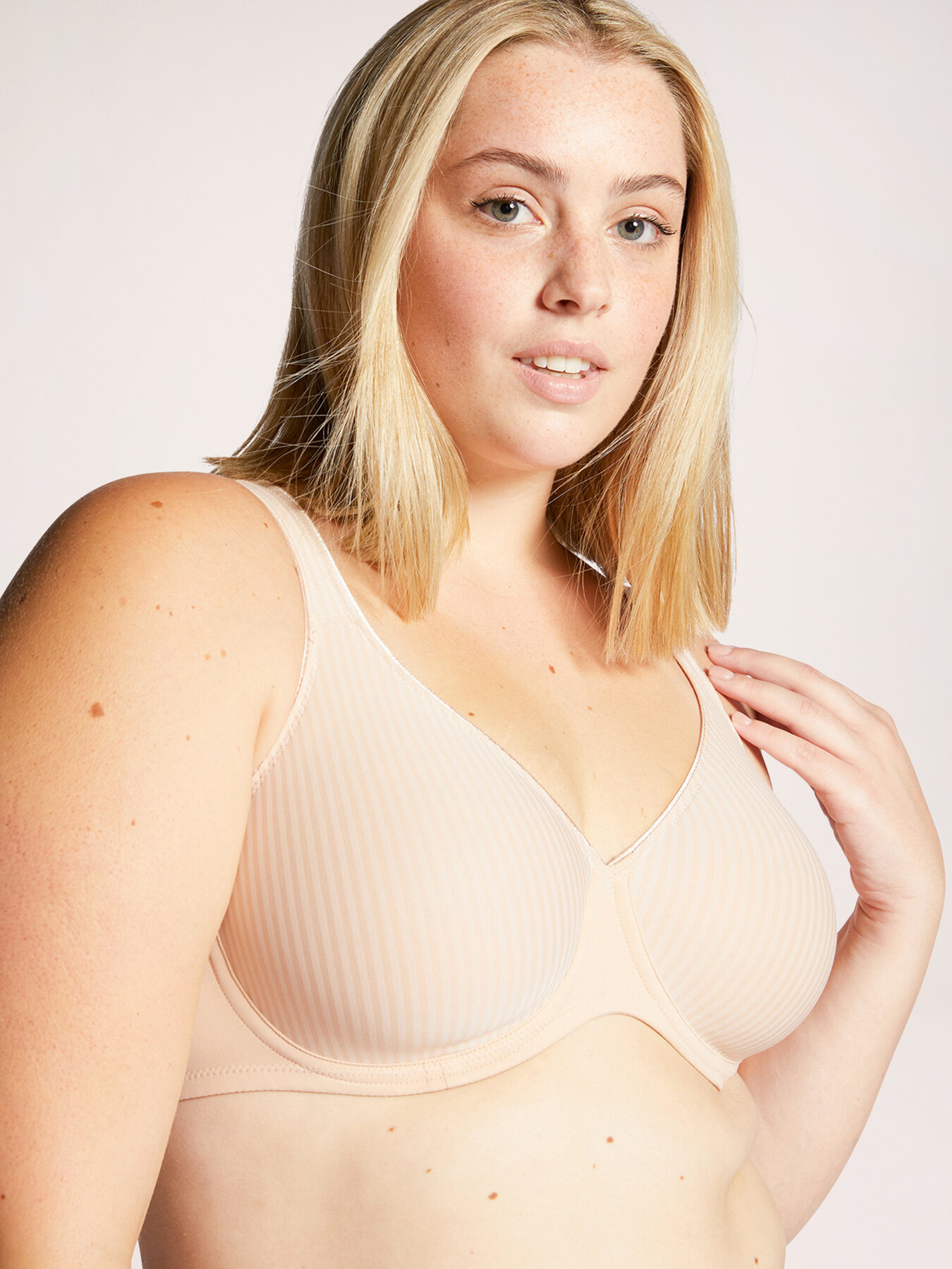 Triumph underwire bra cup C image number 3