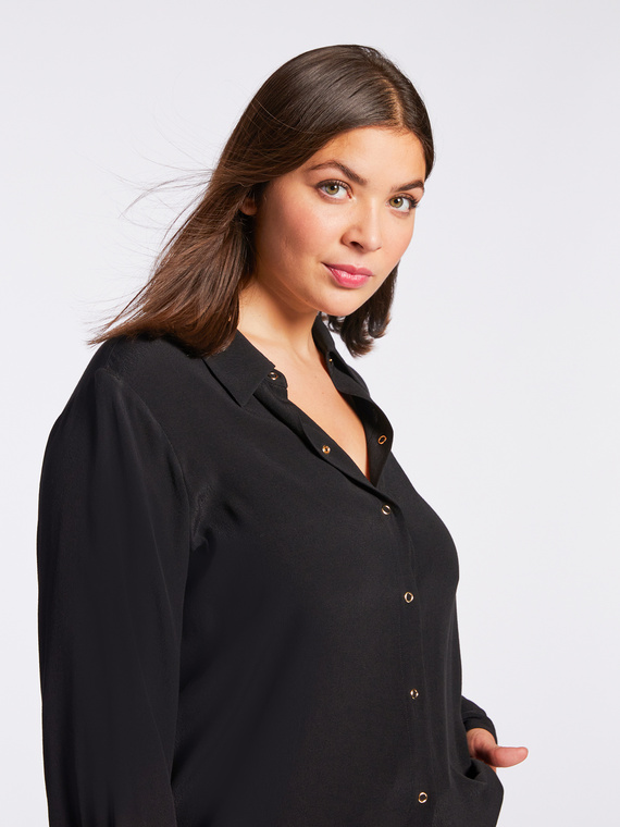 Viscose shirt with eyelet buttons