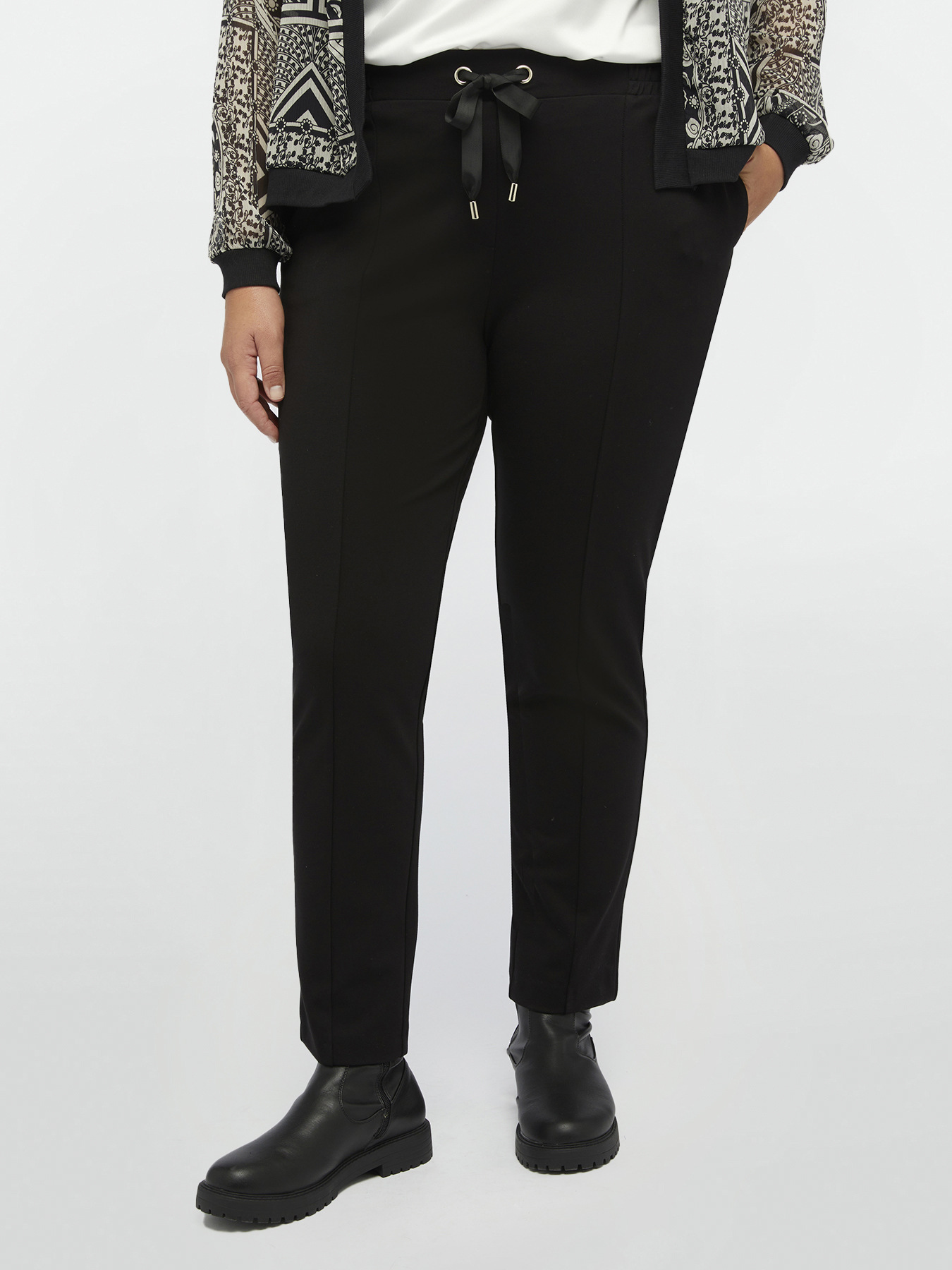 LENZING&trade; ECOVERO&trade; viscose joggers image number 0