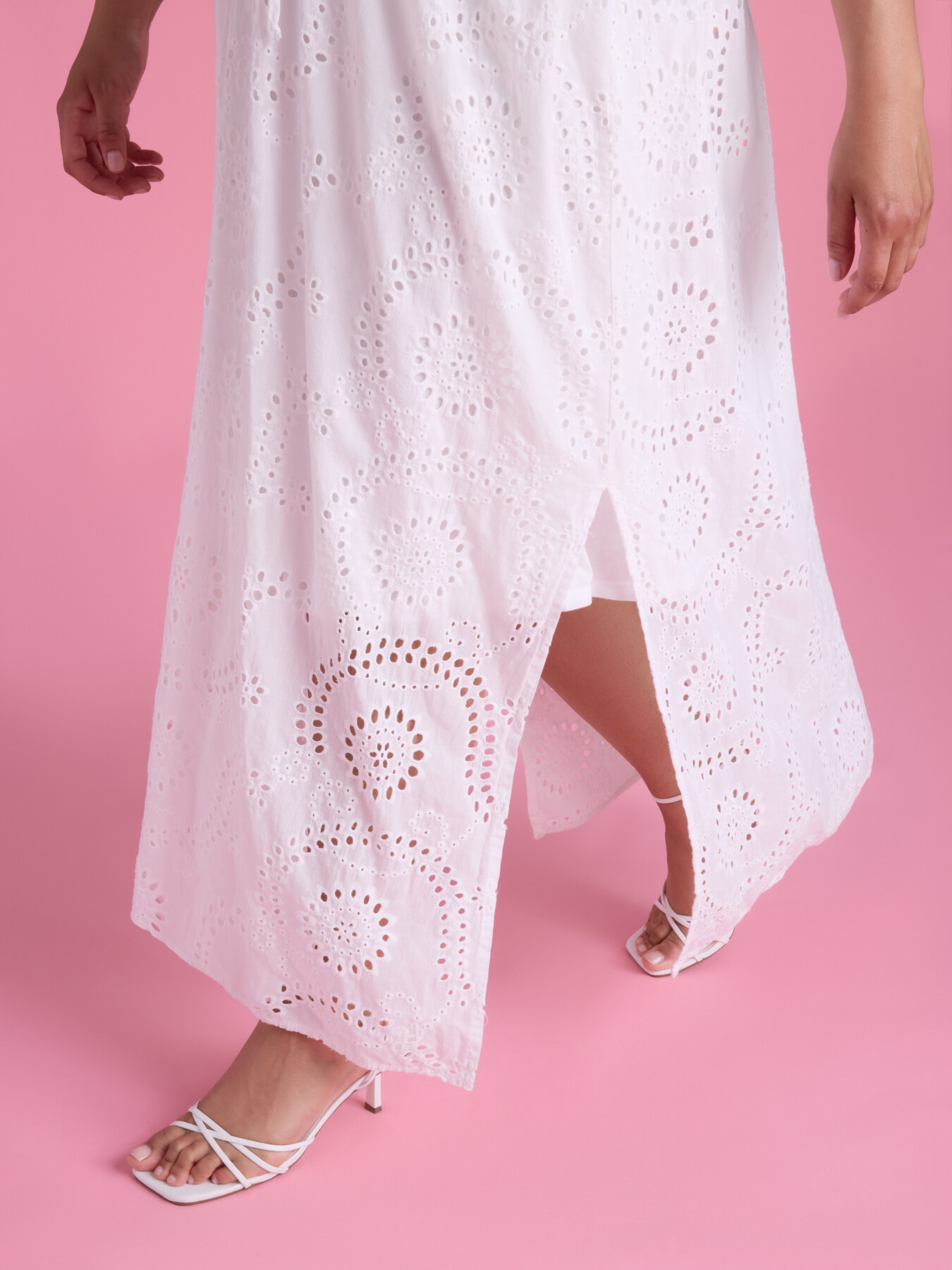 Caftan long en broderie anglaise image number 4