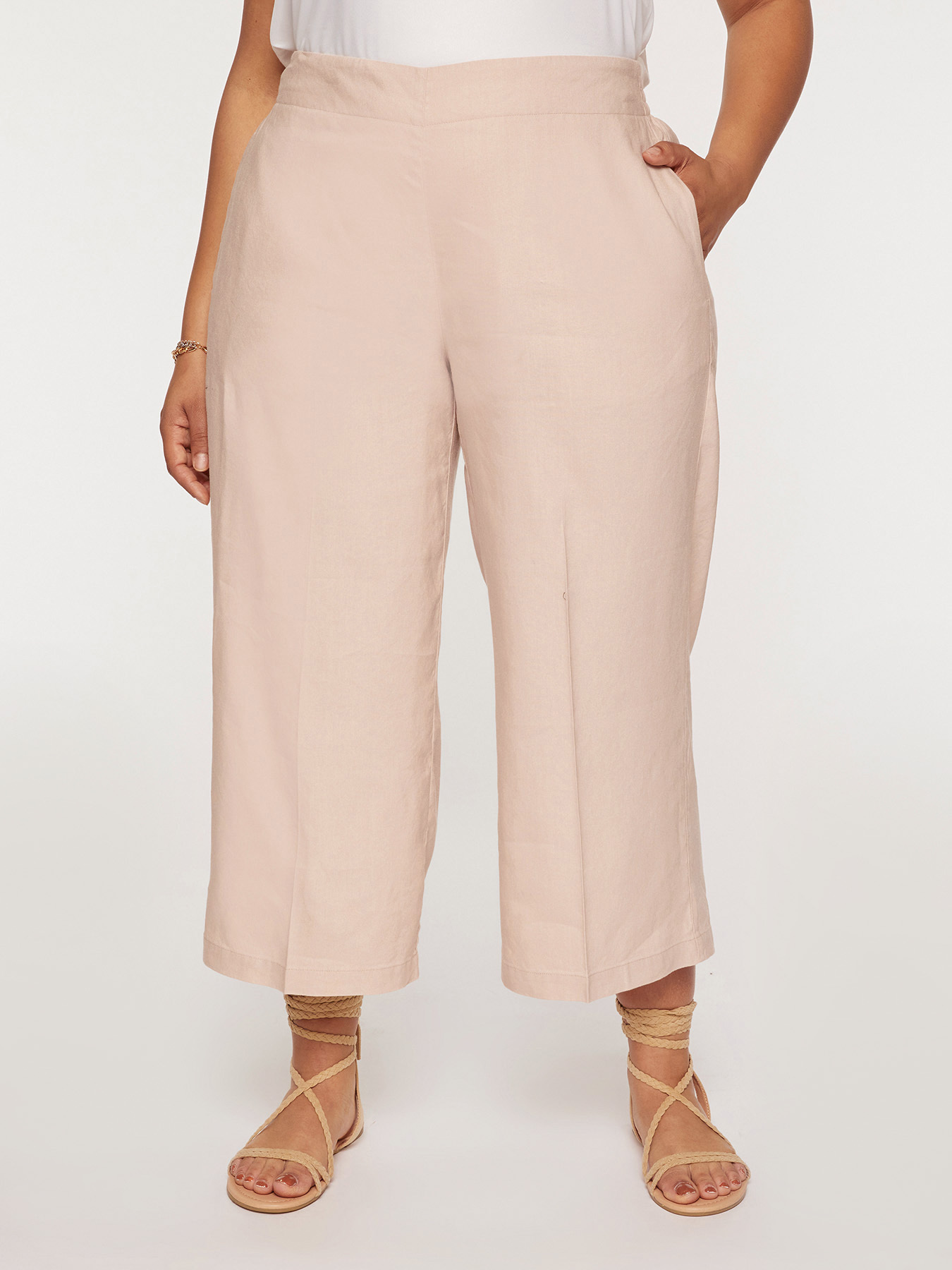 Pantal&oacute;n ancho cropped image number 2