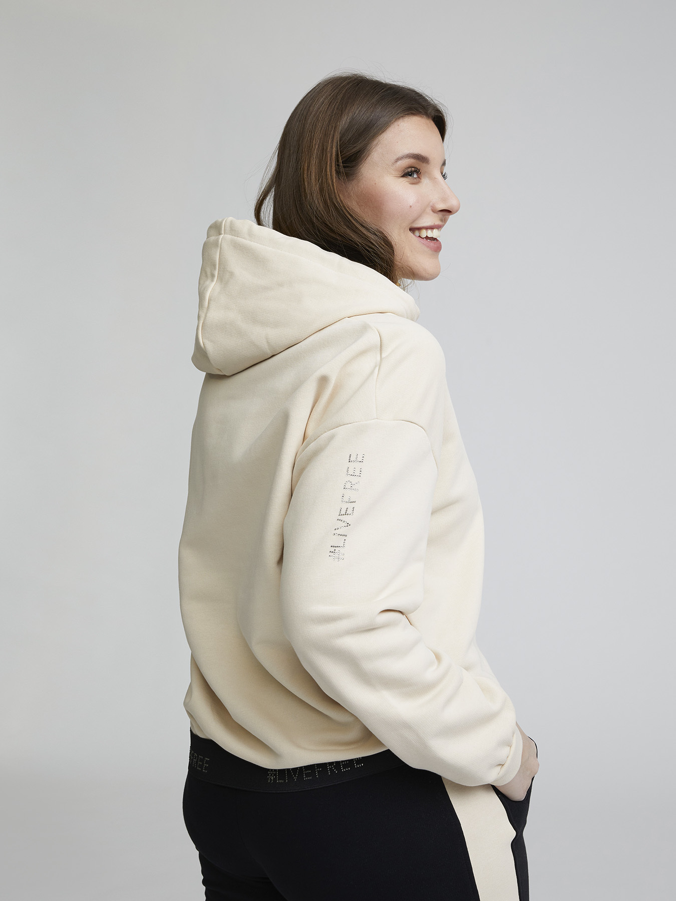 Felpa con scritte in cristalli image number 1