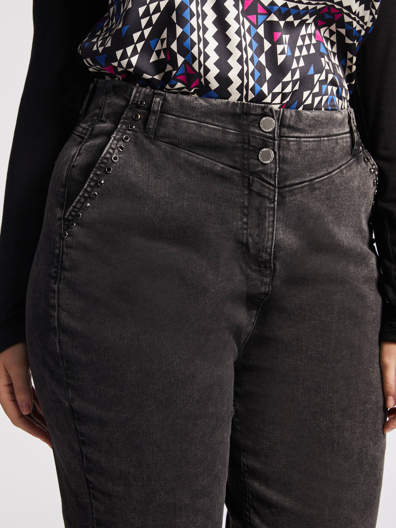 Vaqueros negros con tachuelas image number 2