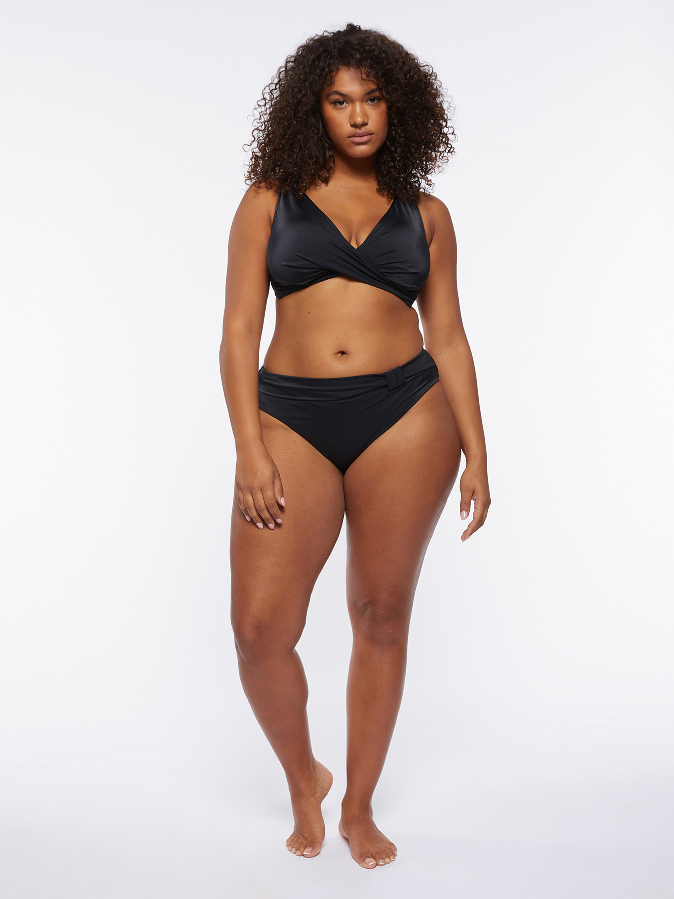 Bikini tinta unita con incrocio davanti image number 2