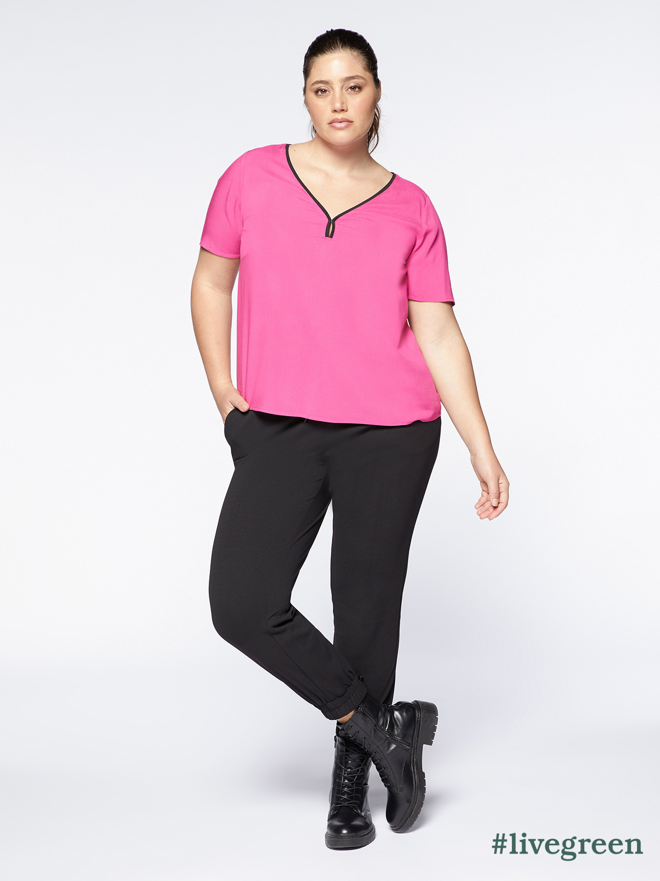 Blouse en tissu ouvrag&eacute;e en viscose ECOVERO&trade; image number 2