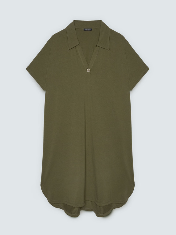 Vestito con colletto polo e bottone gioiello