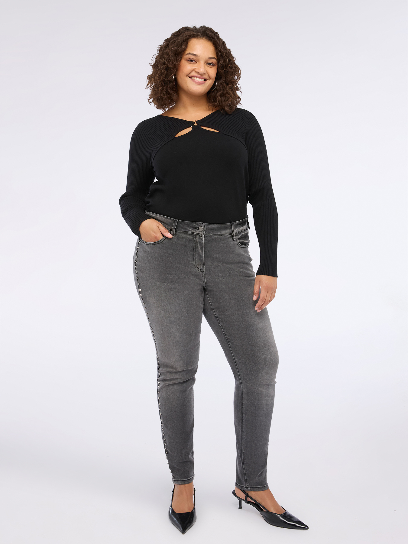 Top with cut-out details image number 3