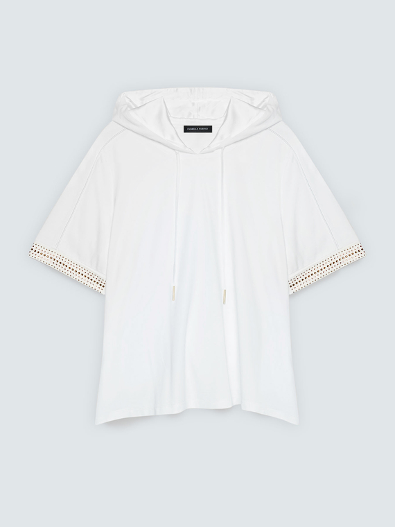 T-shirt with hood and hotfix trim