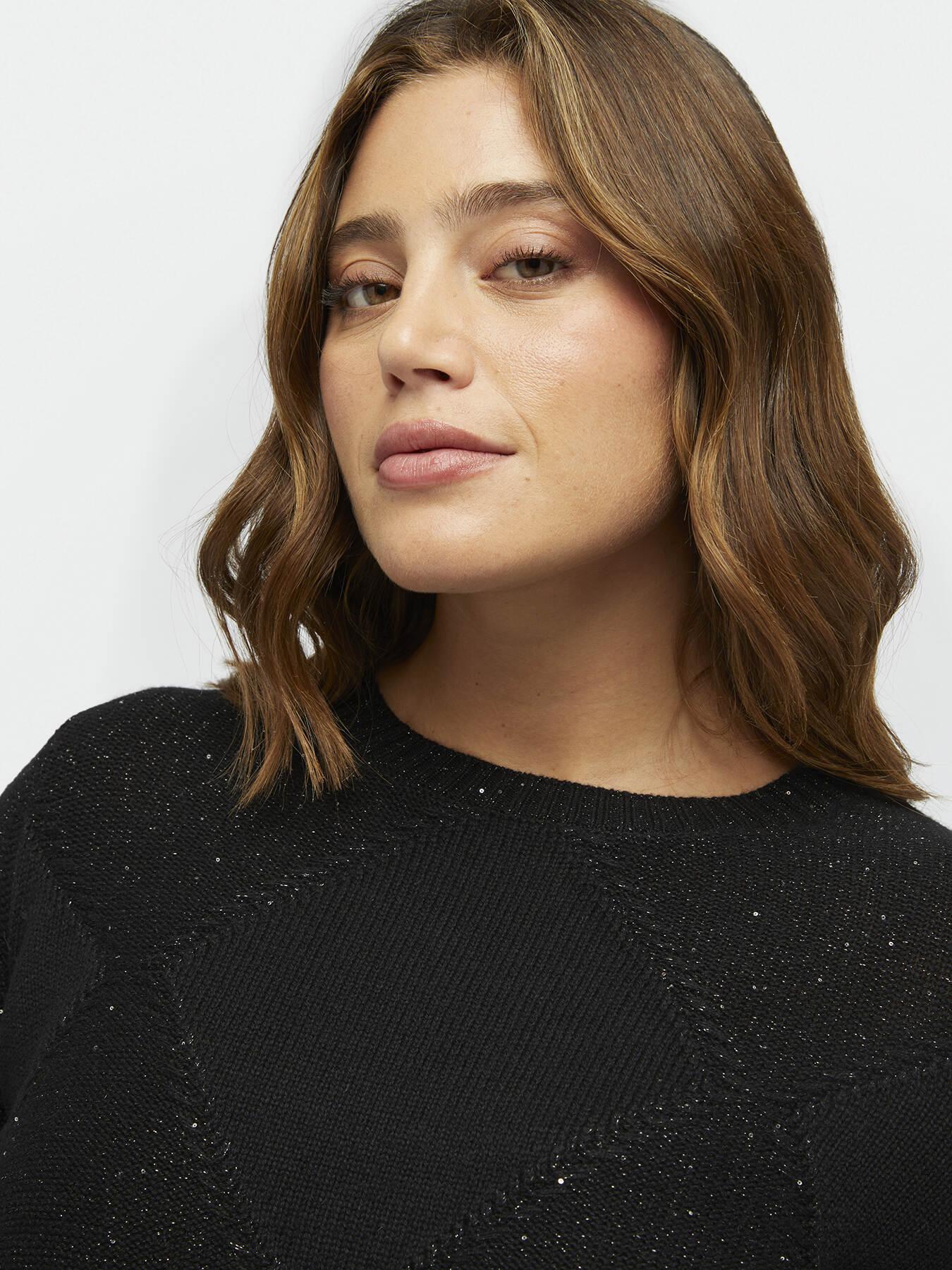 Sweater with diamond pattern and tiny sequins image number 3