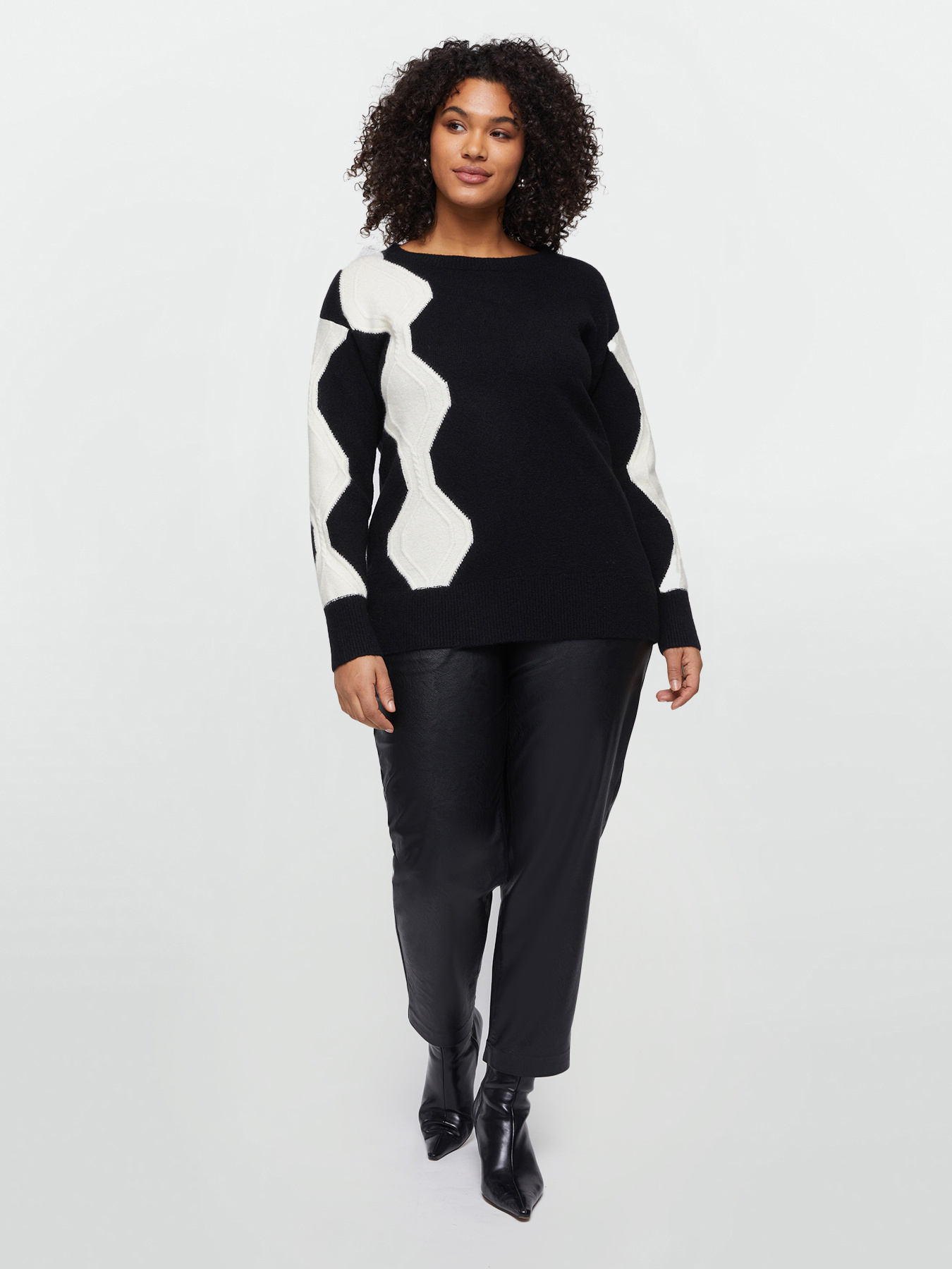 Maglia black and white con losanghe image number 0