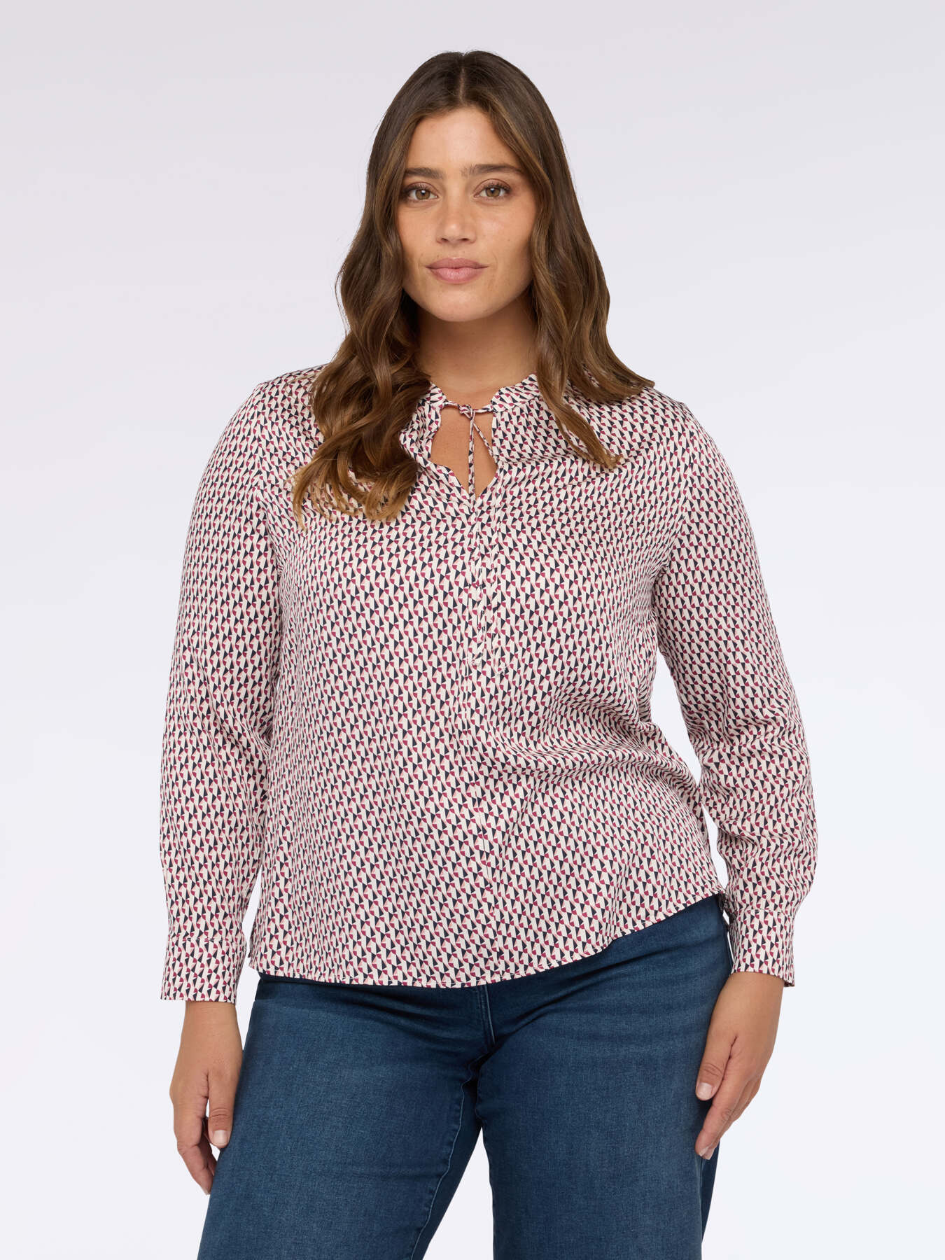 Blusa estampado geom&eacute;trico en raso image number 0