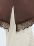 Top en satin avec d&eacute;tails en dentelle image number 3