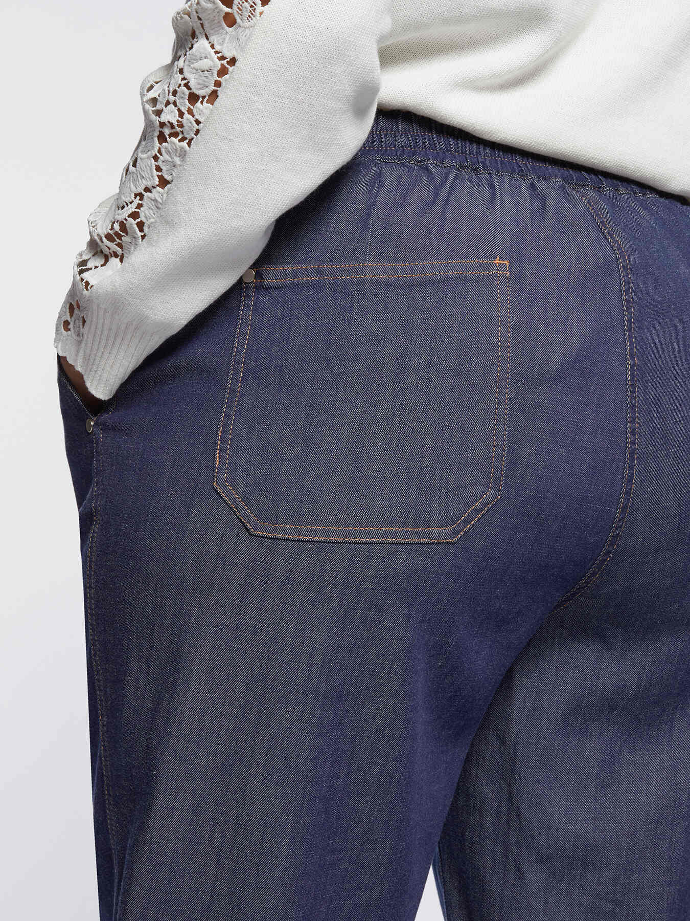 Wide flowing jeans with drawstring on the hem image number 2