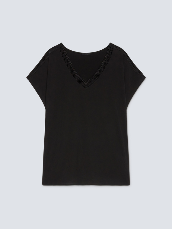 T-shirt with lace trim