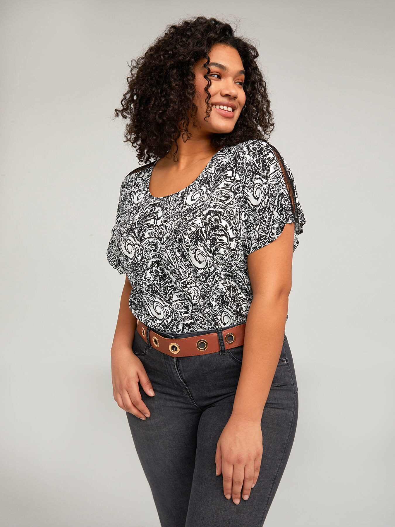 Ceinture en cuir avec &oelig;illets image number 2