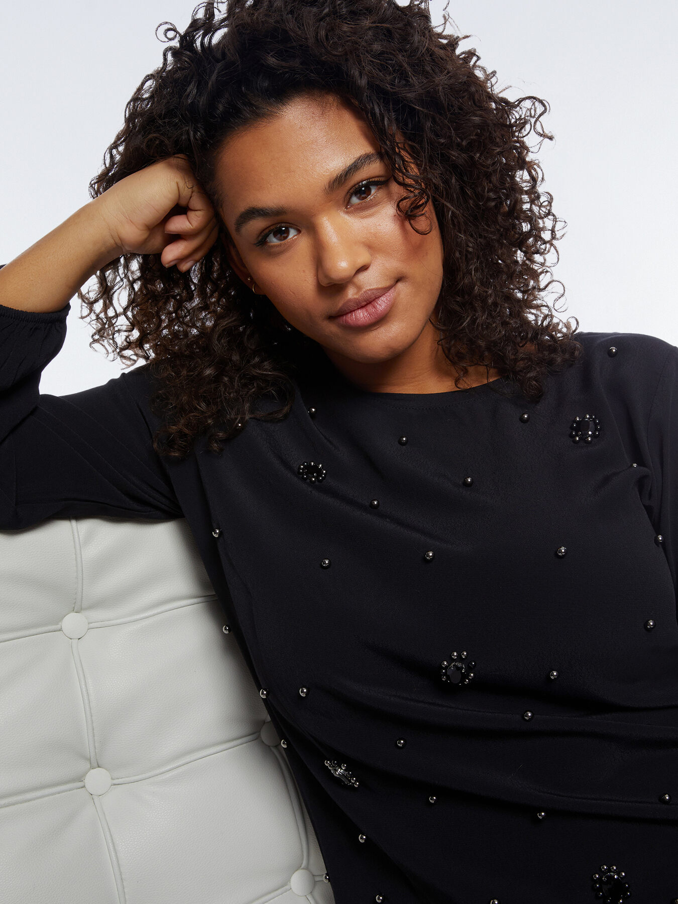 Blusa con bordado delantero image number 2