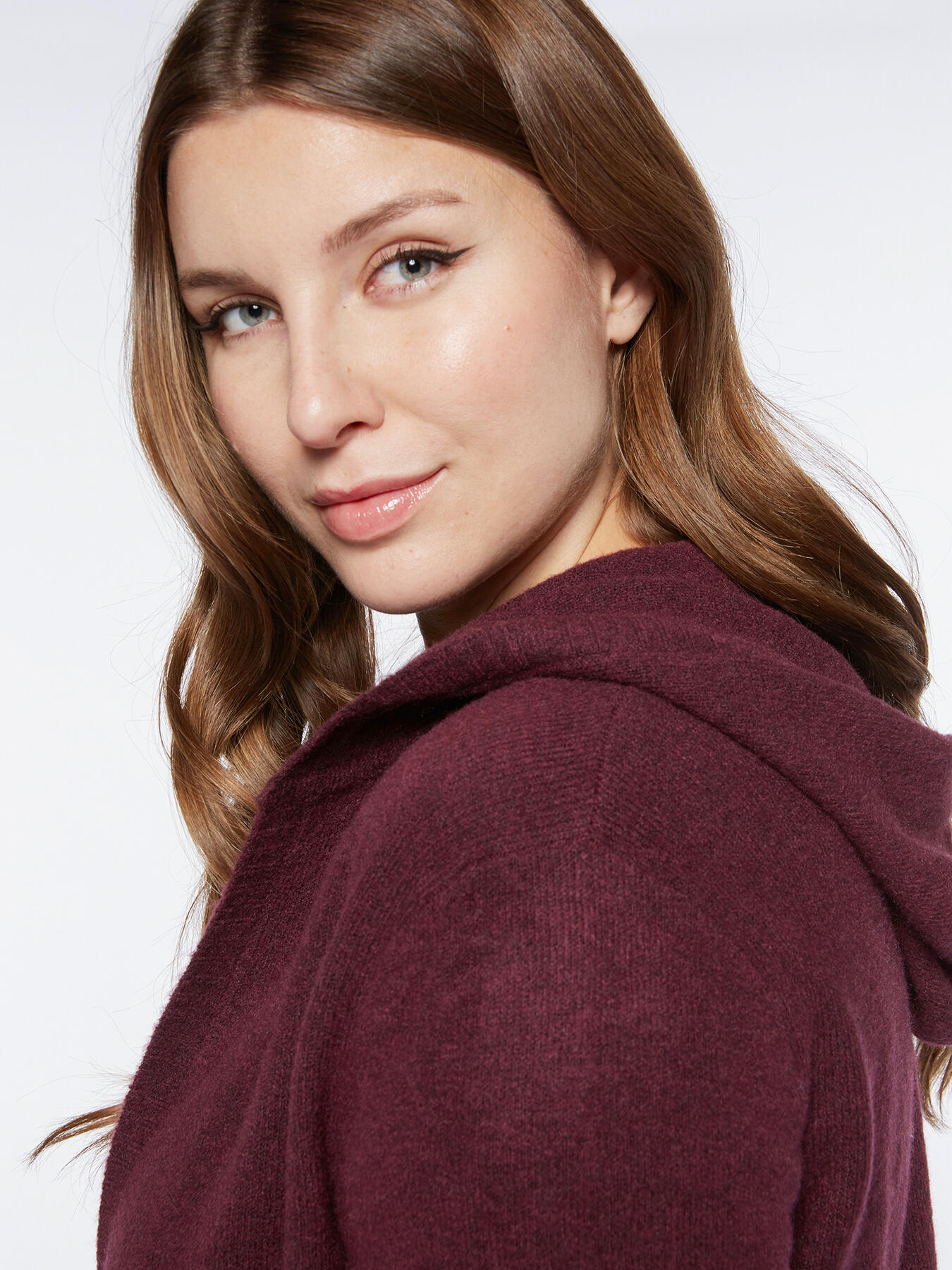 C&aacute;rdigan abierto con capucha image number 3