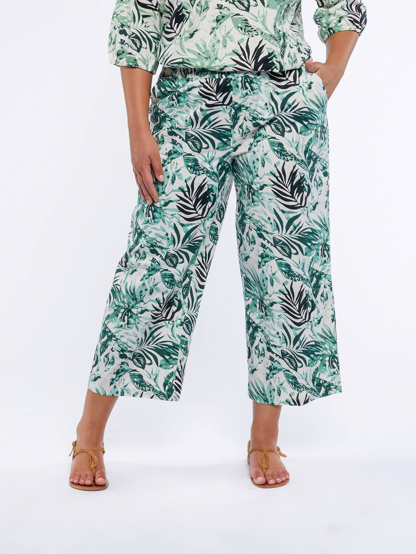 Pantalones de algodón y lino con estampado de jungla image number 0