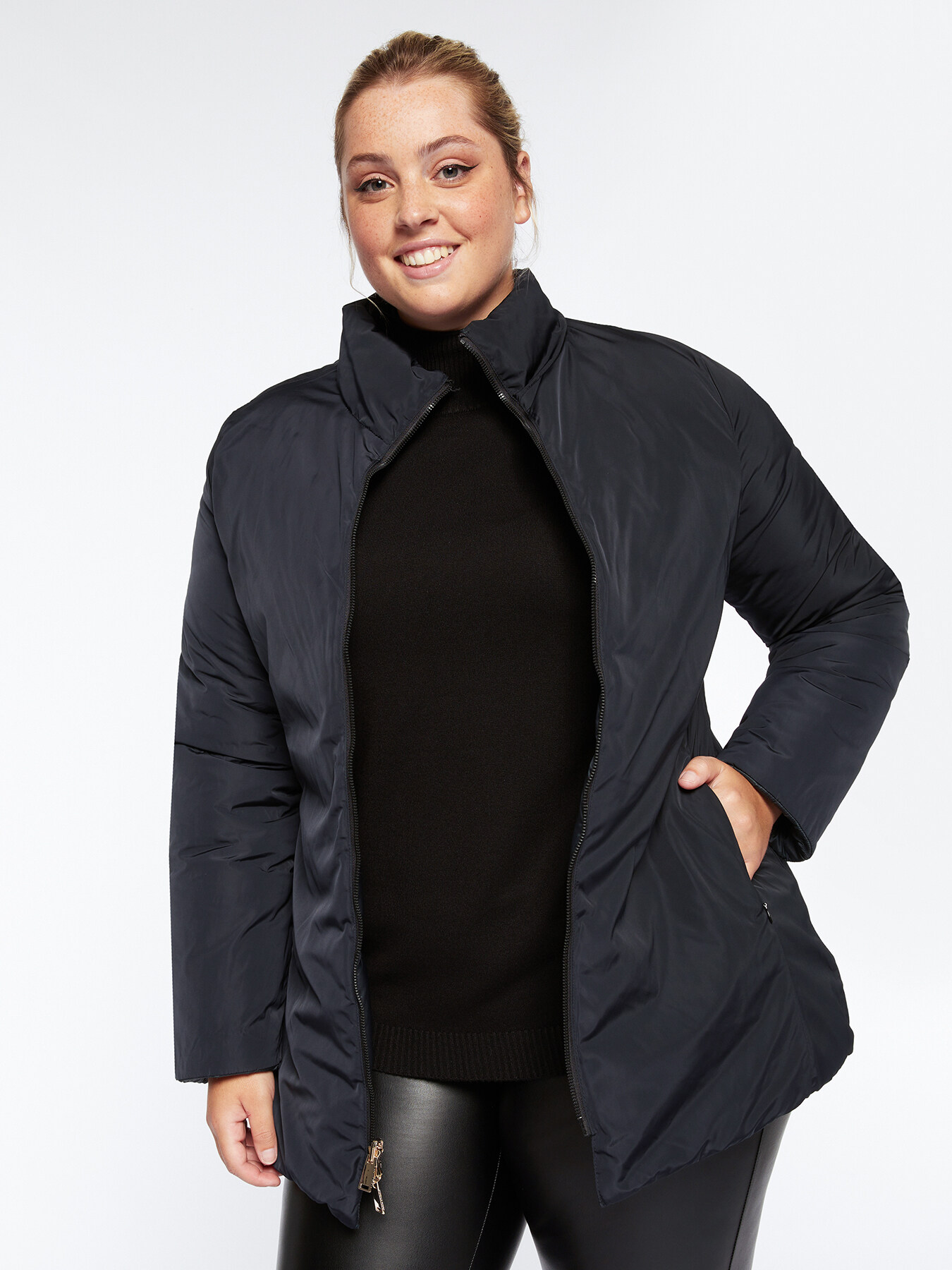 Piumino reversibile bicolore in nylon riciclato image number 3