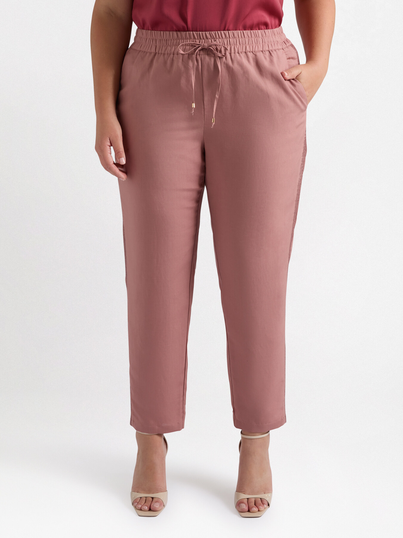 Pantaloni con bordi ricamati image number 2