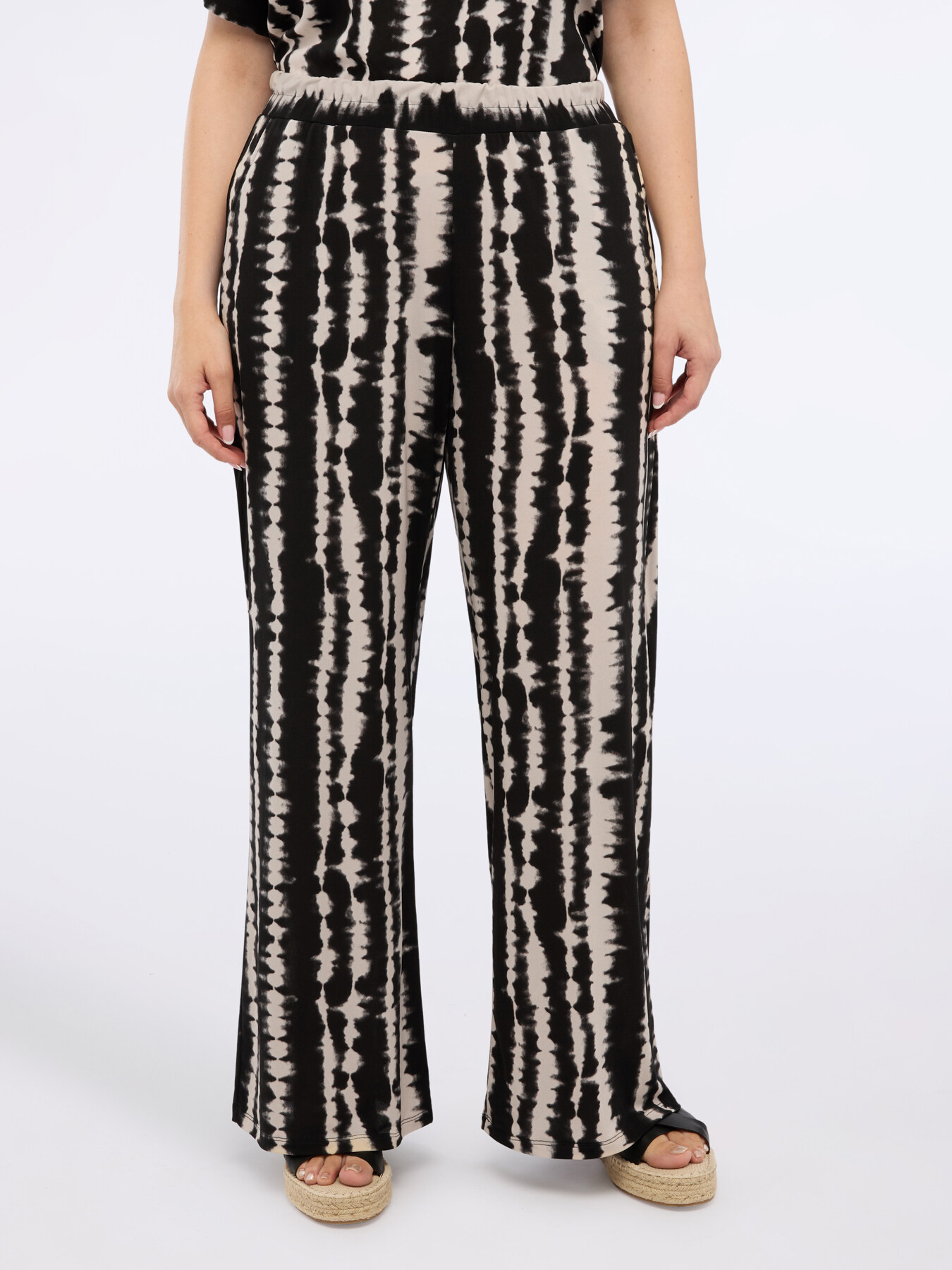 Tie-dye print pants image number 3