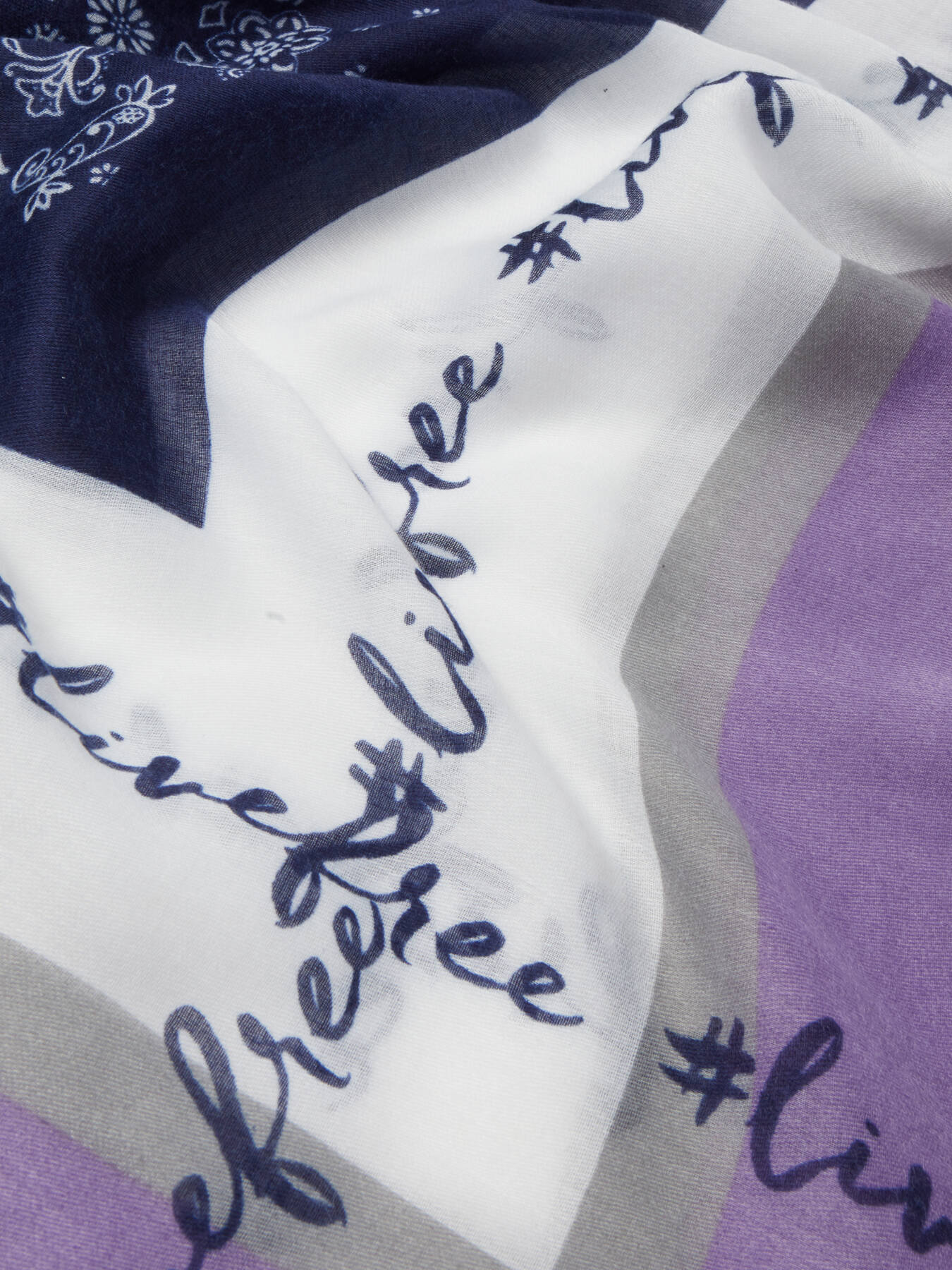 Maxi fular con logotipos image number 1