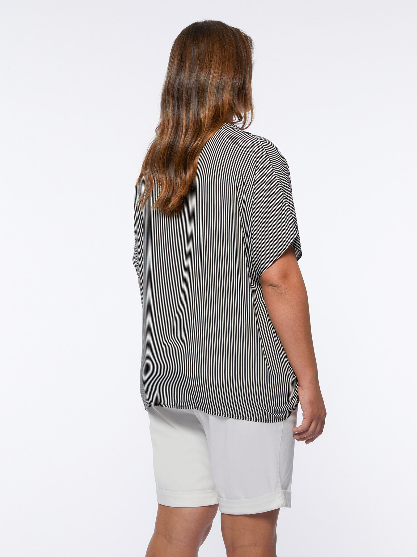 Camicia rigata con nodo al fondo image number 5