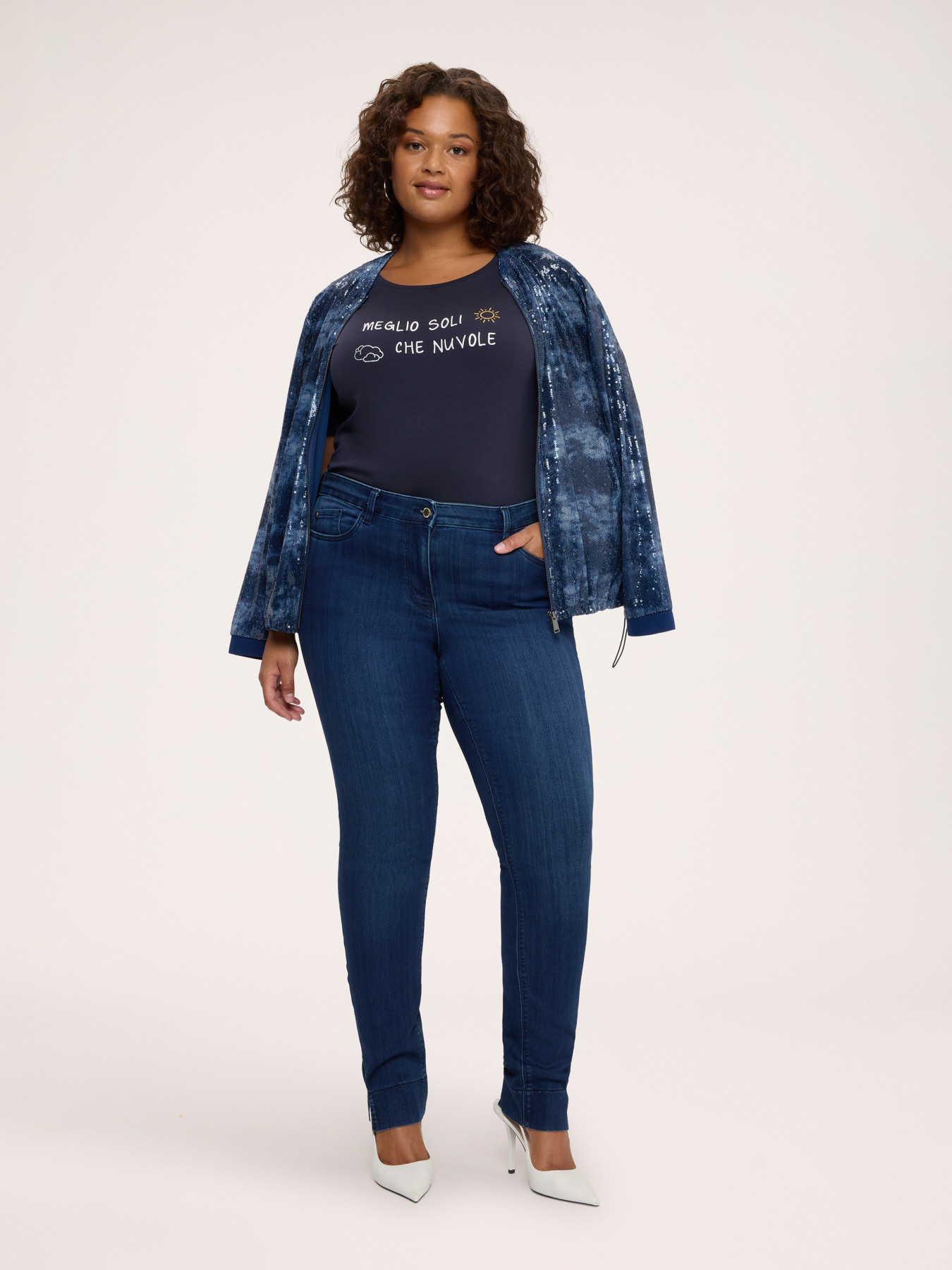 Skinny Jeans blue wash with slit at the bottom image number 5