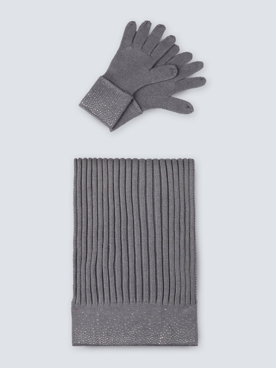 Set di sciarpa e guanti con applicazioni