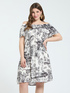 Robe off-shoulder &agrave; imprim&eacute; exotique image number 3