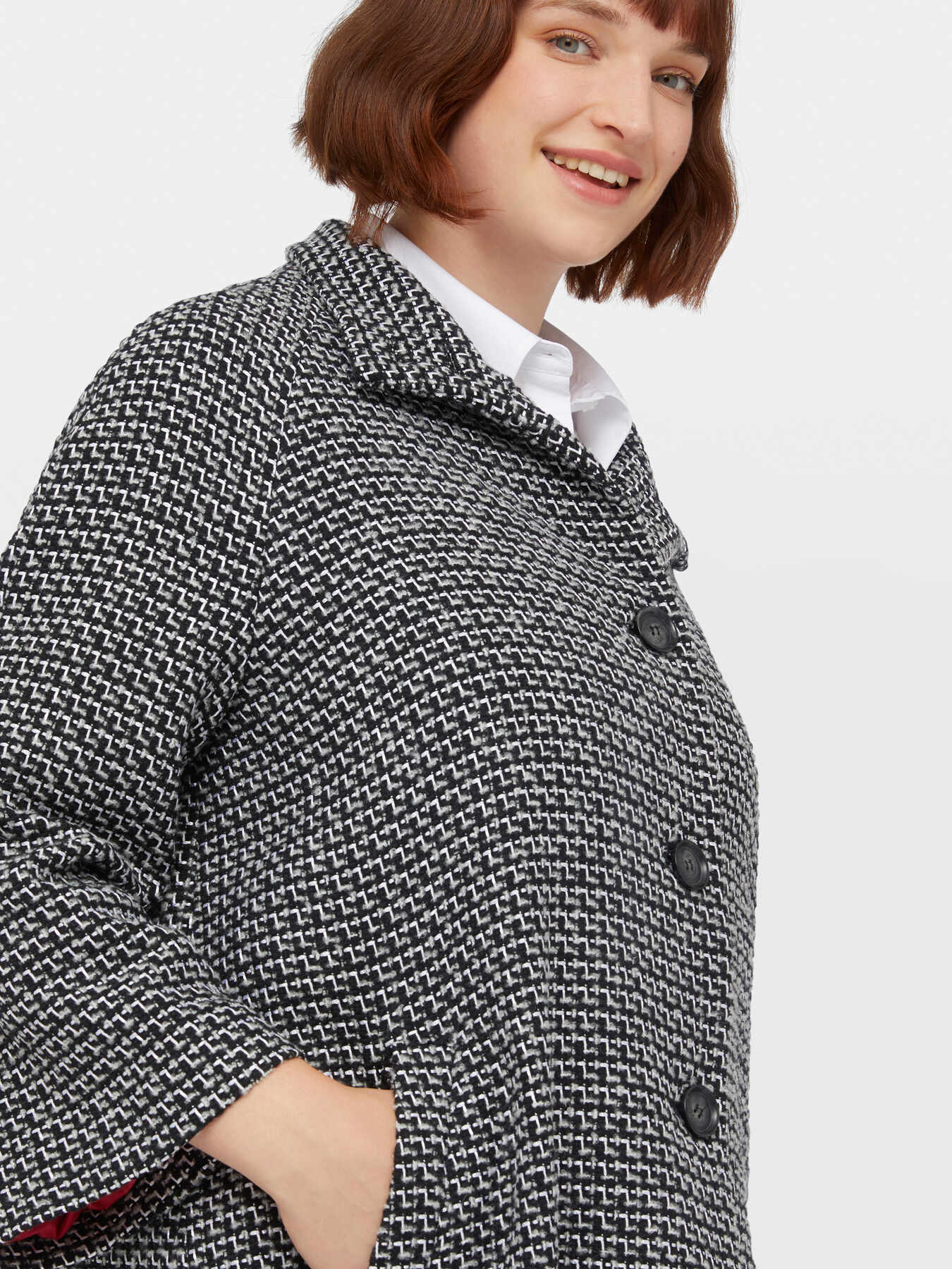 Yarn-dyed coat with buttons image number 4