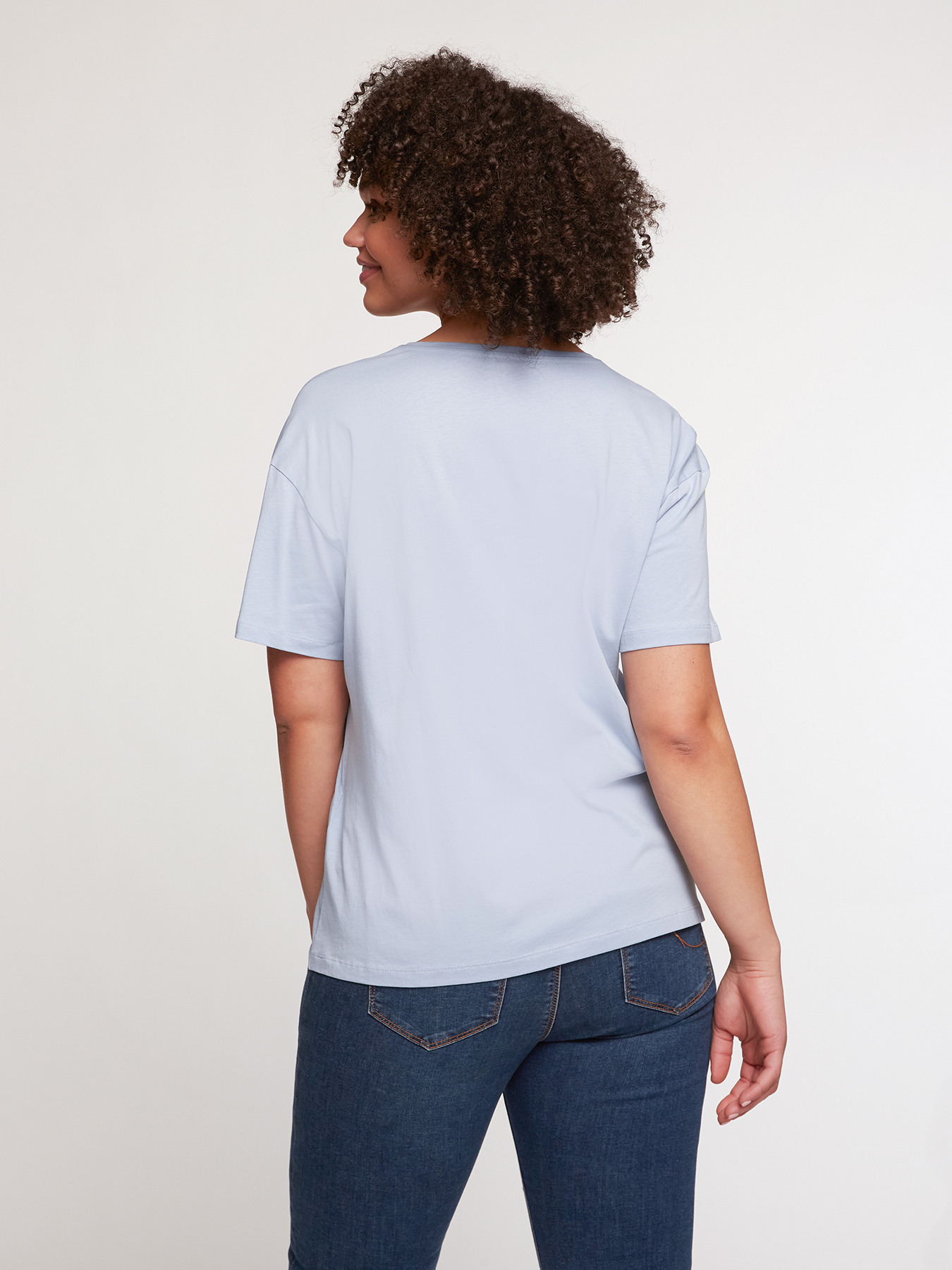 T-shirt con stampa e ricamo image number 1