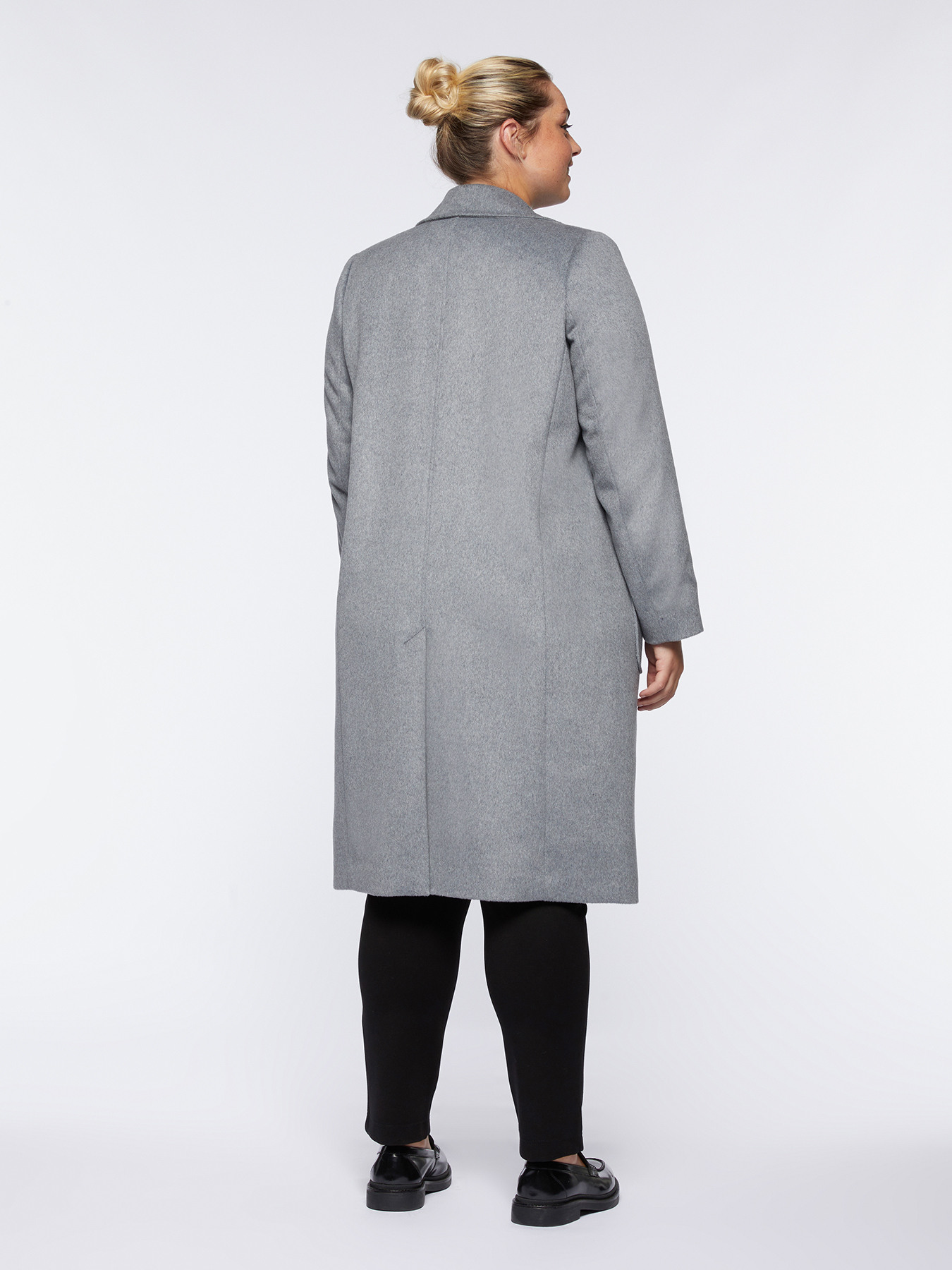 Abrigo largo con dos botones image number 1