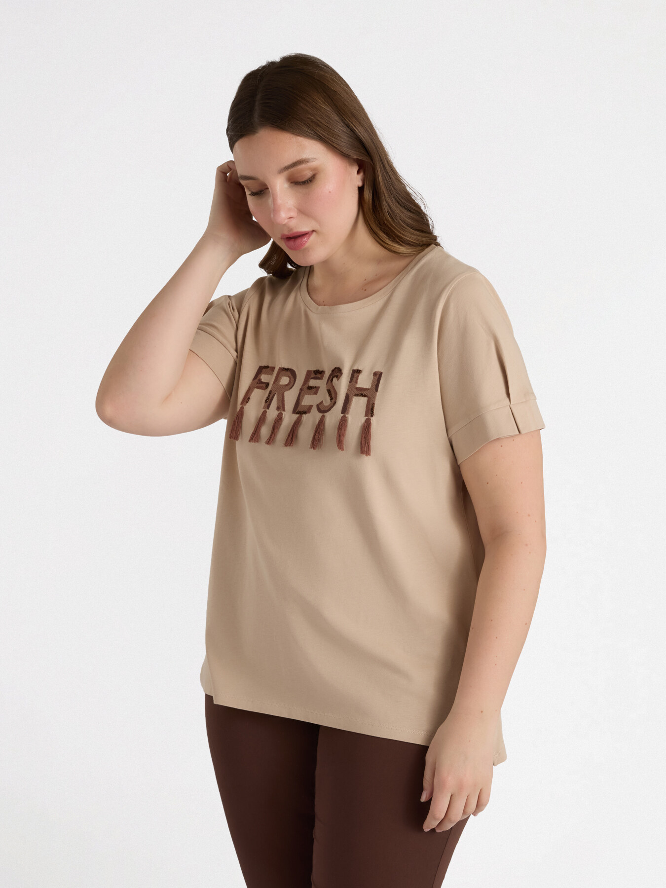 T-Shirt mit Schriftzug und Quasten image number 0