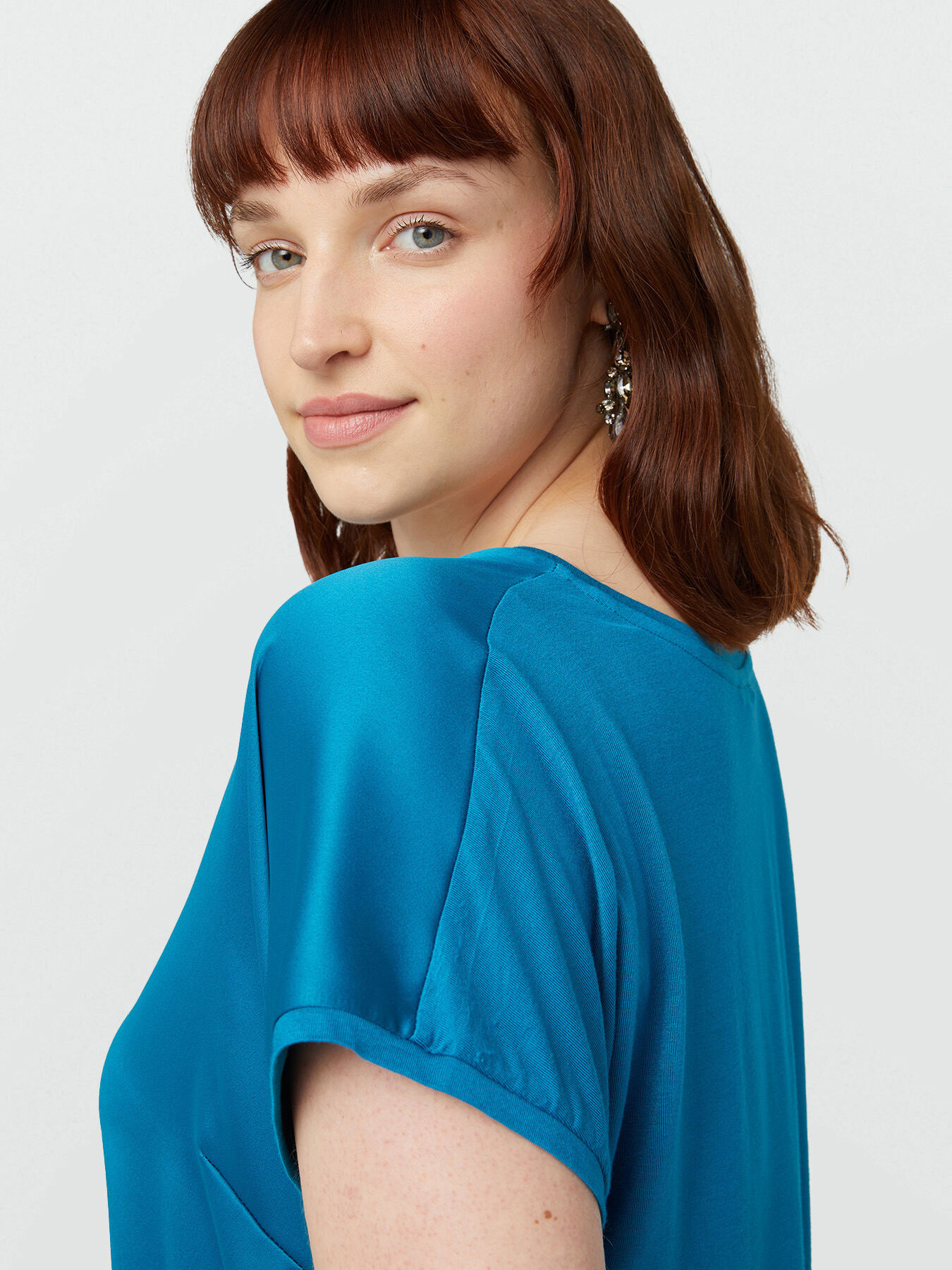 T-shirt bimaterica con scollo a V image number 2