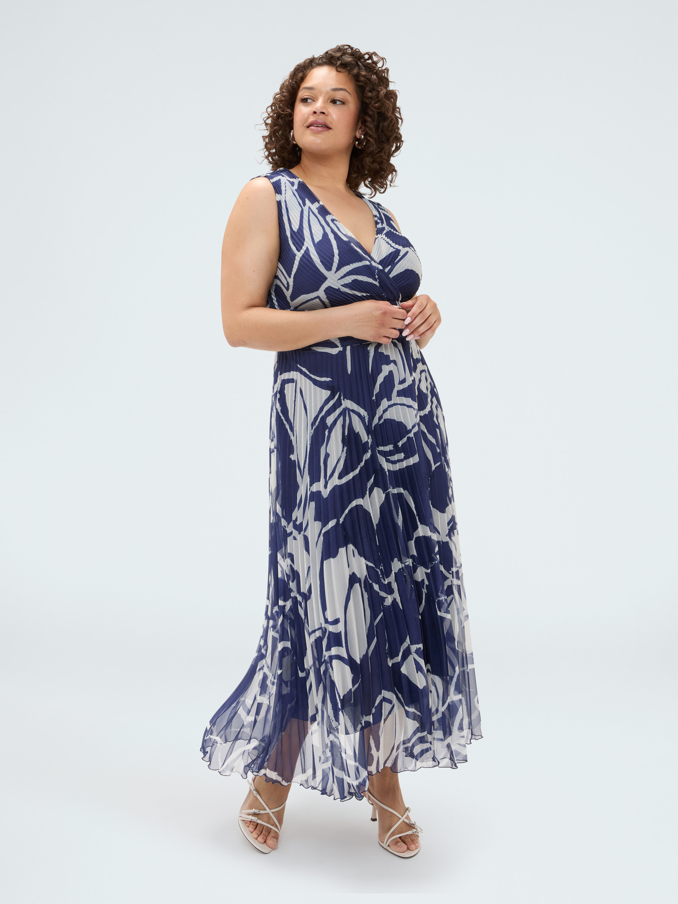 Dream pleated long dress with floral print image number 0