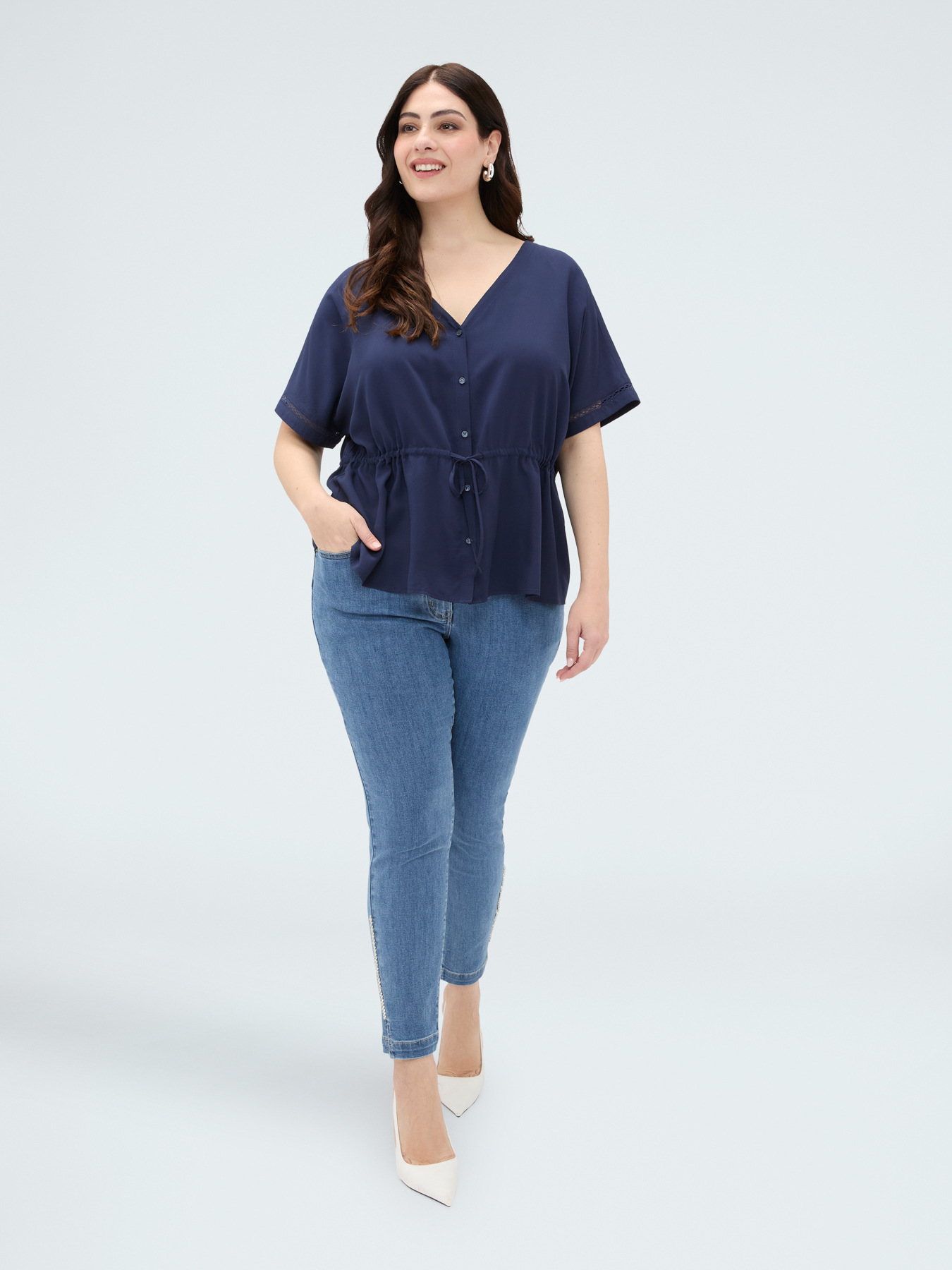 Bluse aus Viskose mit Kordelzug in der Taille image number 3