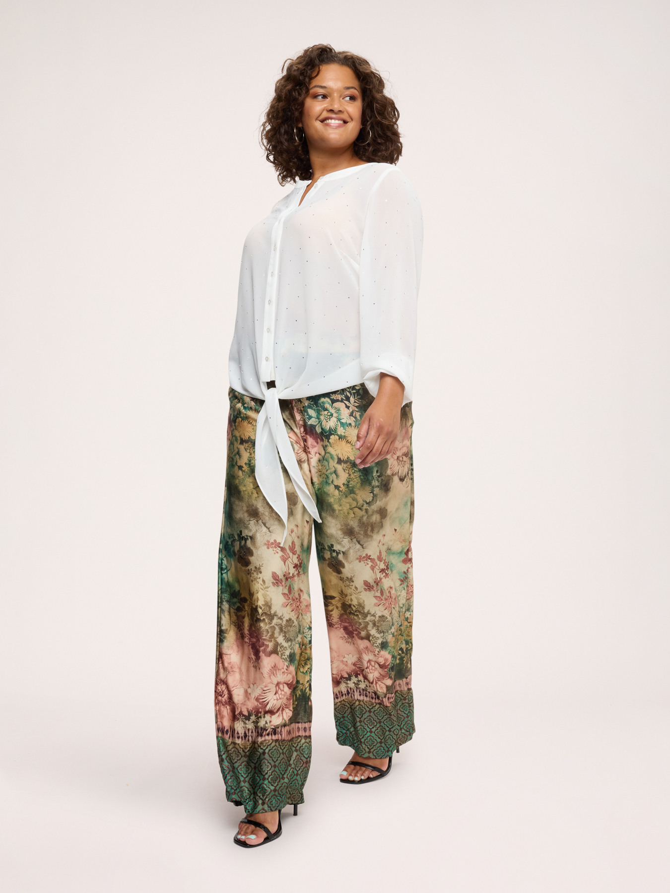 Georgette shirt with light spots image number 2