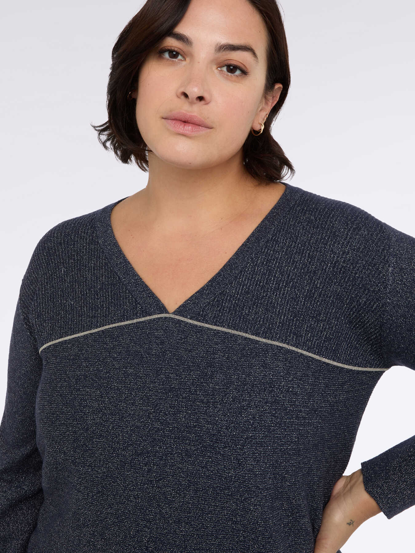 Maglia lurex con scollo a V image number 3