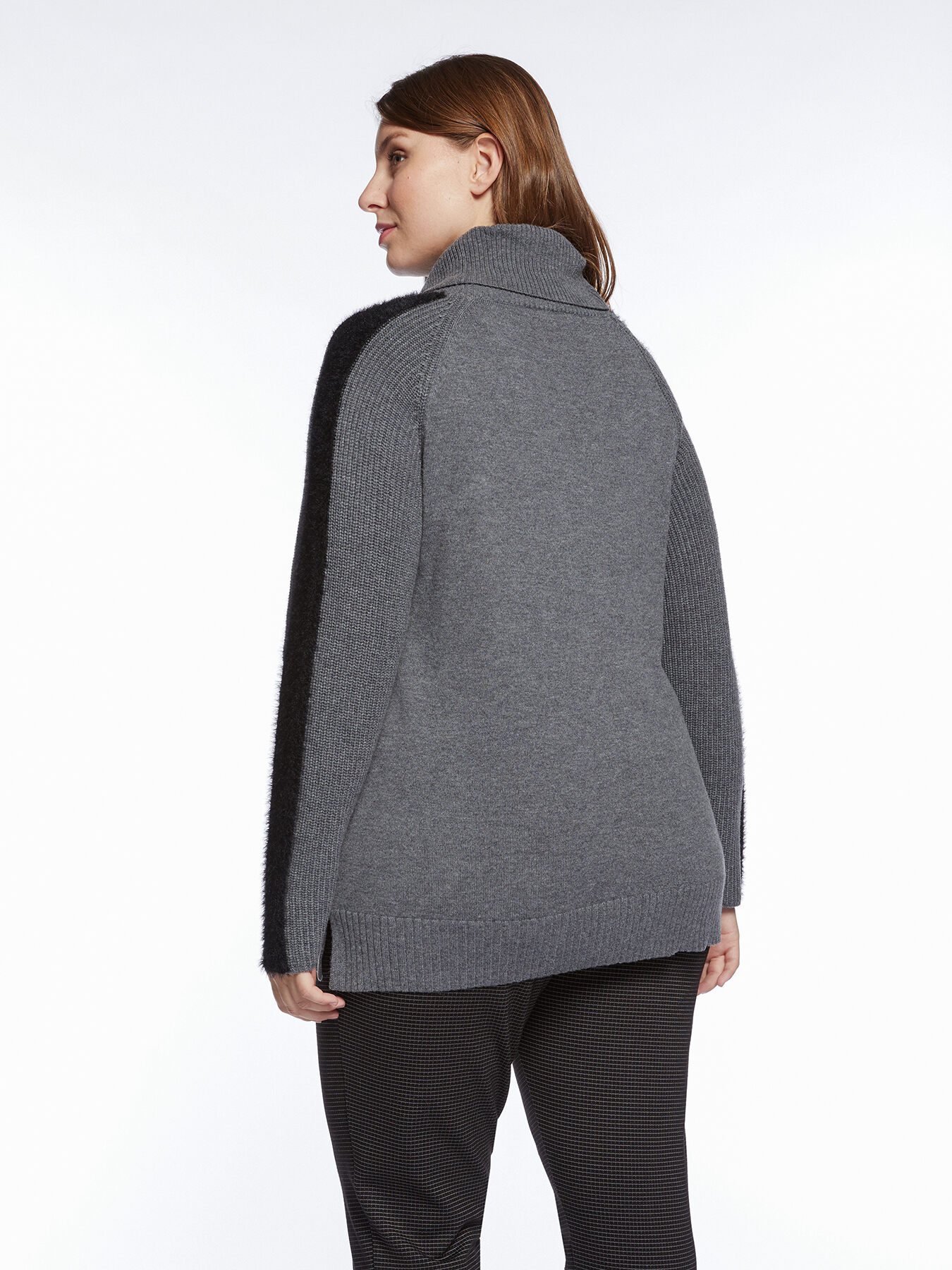 Pull à col large avec bords noirs image number 1