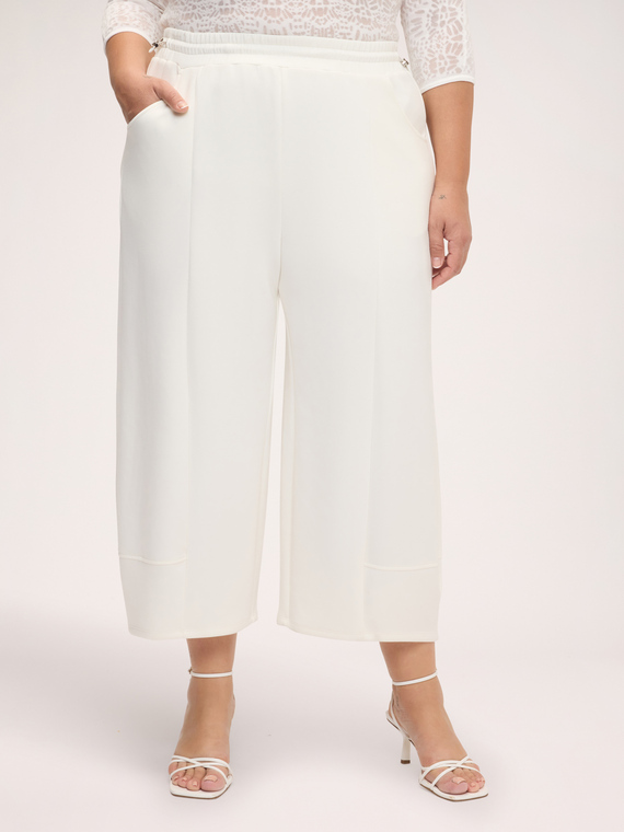 Cropped pants in stretch fabric