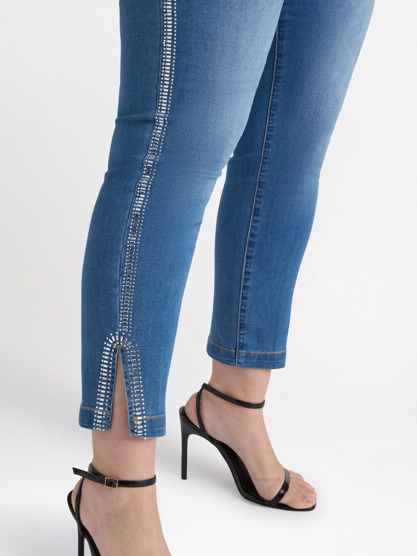 Jeggings con bordado image number 3