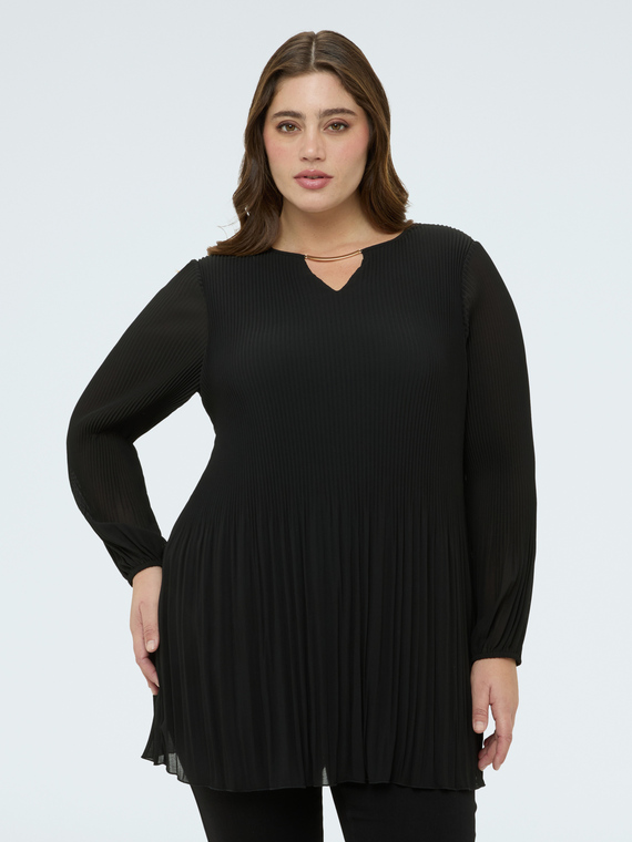 Blouse pliss&eacute;e en georgette avec bijou