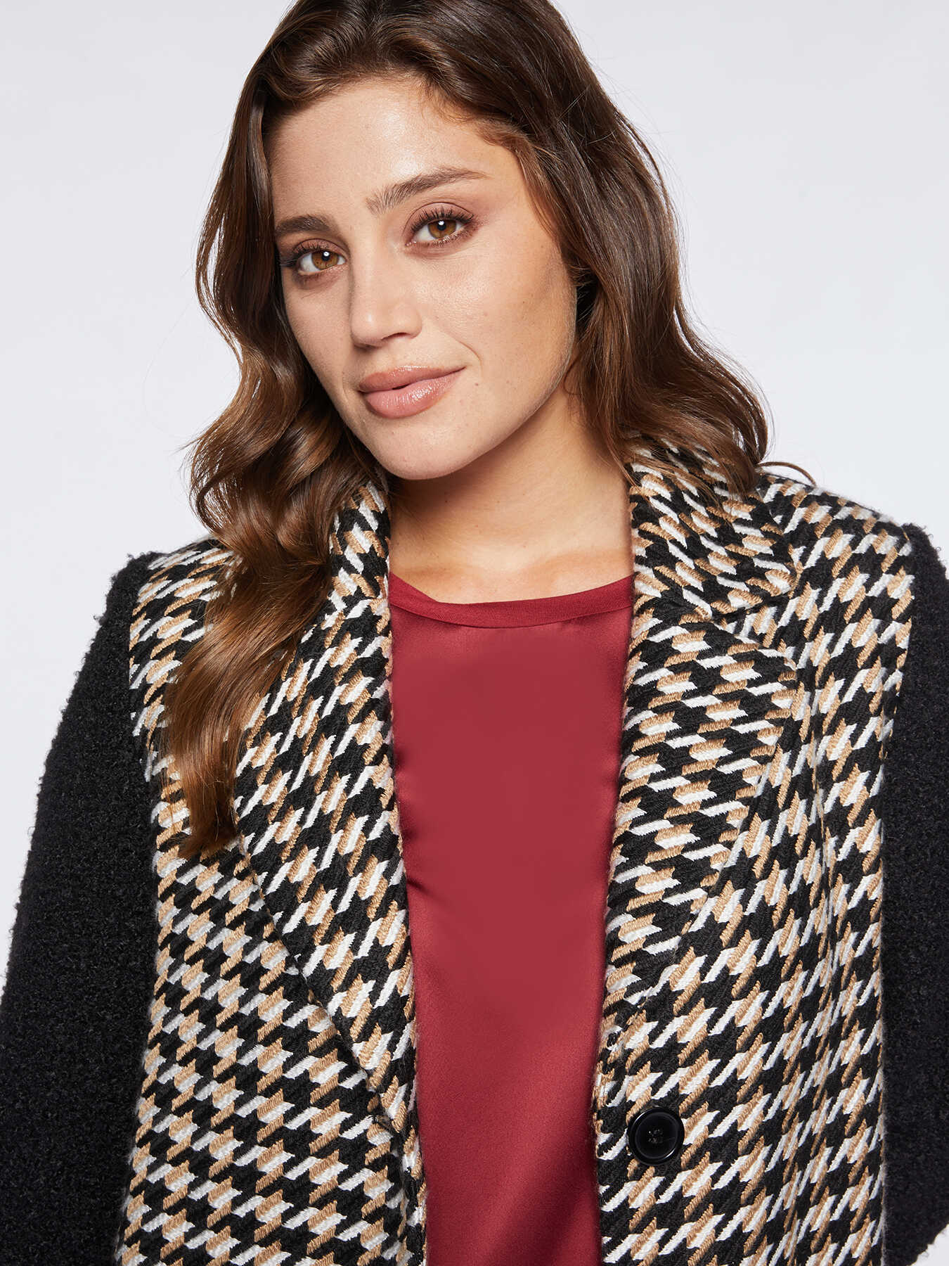 Houndstooth coat with knit sleeves image number 3
