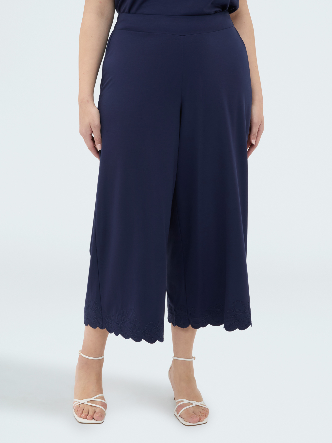 Cropped trousers with embroidered hem image number 0