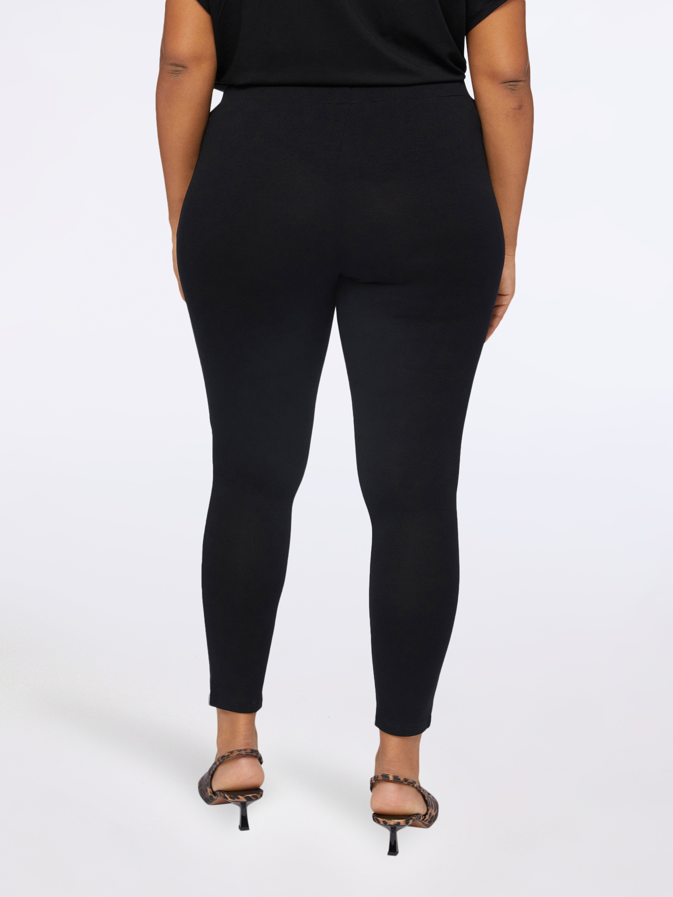 Leggings with elasticized waist image number 1